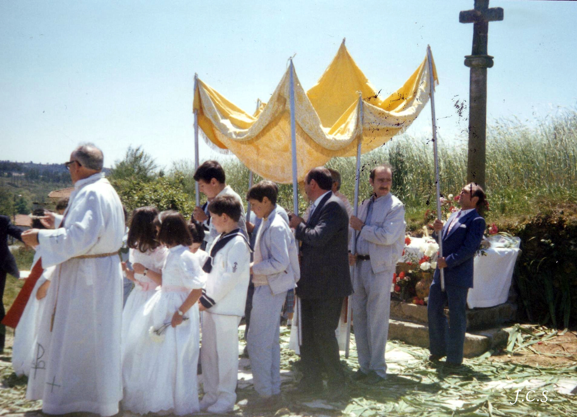 322205_237596872988856_1576459693_o (1)